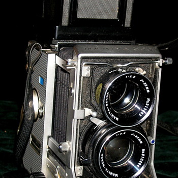 Mamiya C33 Professional is an interchangable lens TLR camera. - Cameras