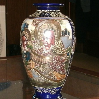 Japanese Satsuma Moriage Vase