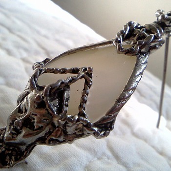 Mother of Pearl Brooch Pin