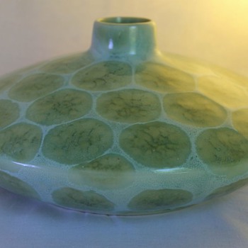Japanese porcelain vessel - Art Pottery
