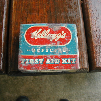 Questions about small tin box.