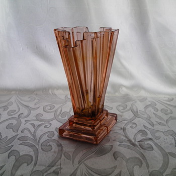GLASS VASE - Art Glass