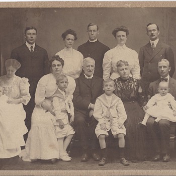 Unusual 1910 dated family portrait