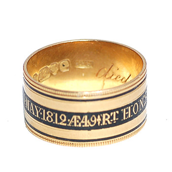 Mourning ring: "Died by the Hand of an Assassin" - Fine Jewelry