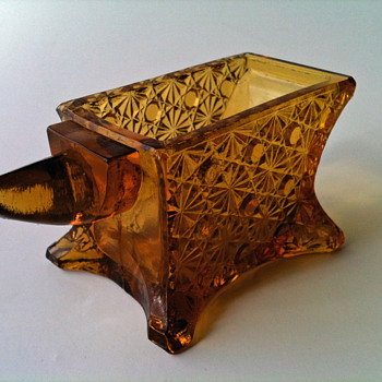 DAISY AND BUTTOM PATTERNED GLASS ANVIL OPEN SALT/TOOTHPICK HOLDER ANVIL SHAPED AMBER MARKED - Glassware