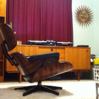 Mid Century Modern Eames Herman Miller Lounge Chair