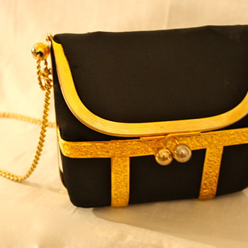 Does anyone know anything about this purse?