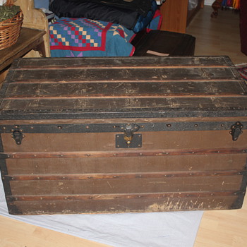 A few recent trunk finds....info needed about brown canvas on Goyard. - Furniture