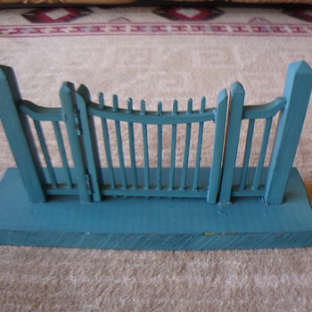 YARD FENCE GATE - Advertising
