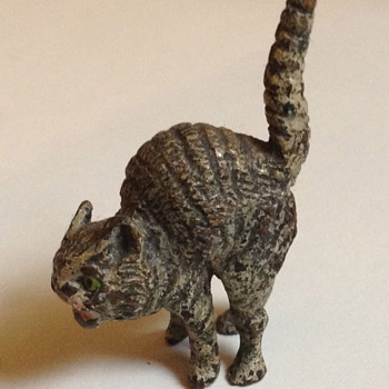 Antique hissing kitty - Victorian Era