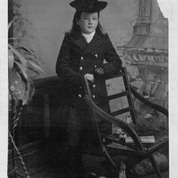 Young girl with one glove