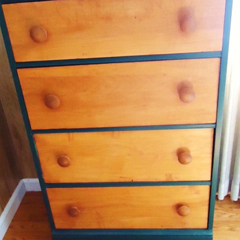 Maybe very old Child's Dresser, not Shaker! but what style?