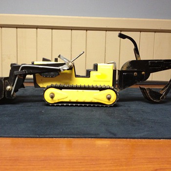 Tonka trancher/backhoe - Toys