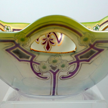 Kralik Glass Bowl with reticulated handles, made for Carl Hosch, ca. 1905