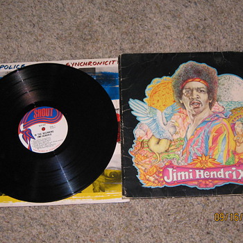 Memorabilia of grateful dead and Jimmy Hendrix..