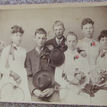 Cabinet card of young group with great tinting  - Photographs