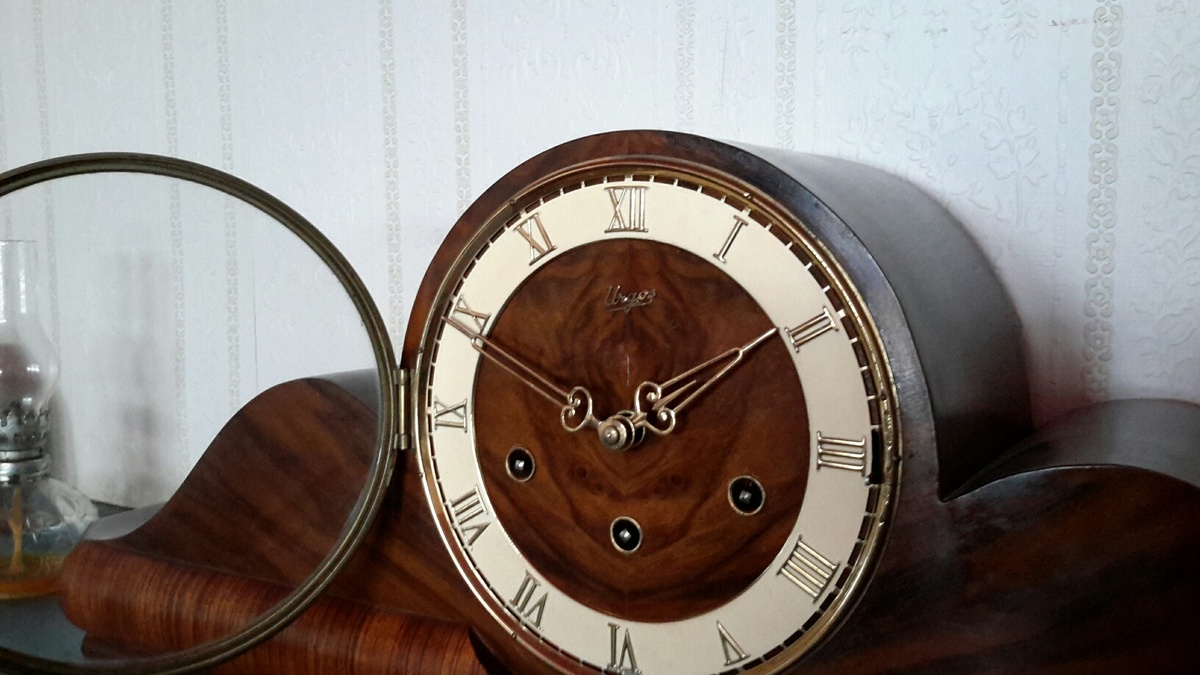 URGOS Made in Germany 8 day Westminster chime mantle clock Collectors