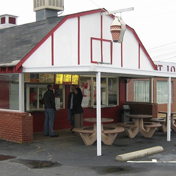 Early 1960's ice cream cone signage from Dairy Barn restaurant - Signs