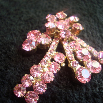 Sparkly pink brooch - Costume Jewelry