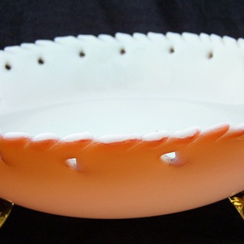 Thomas Webb or Stevens Williams Peach Cased Scissor Cut Rim Applied Amber Feet Glass Bowl - Art Glass