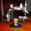 VINTAGE CHILDS SINGER SEWING MACHINE.made in usa