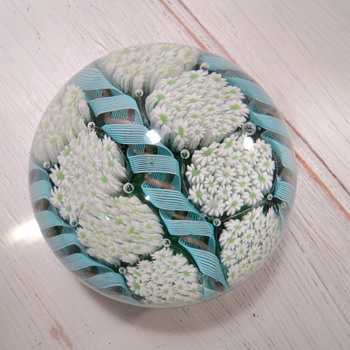 love this, but have no info on it! - Art Glass