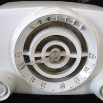 1951 Crosley Model 11-100U "Bullseye" Radio - Radios