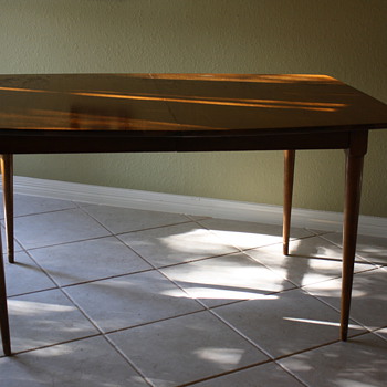 Can anyone tell me what this is!? - Furniture