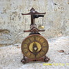 Guild clock with flying pendulum