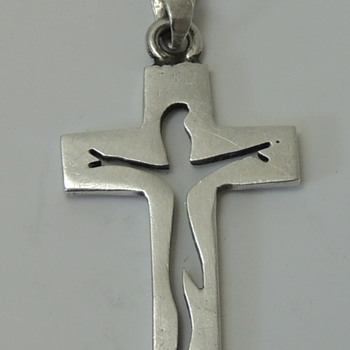 Sterling Silver Cross Pendent - M.T.??