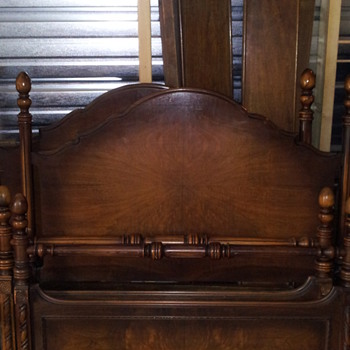 Love these matching antique beds