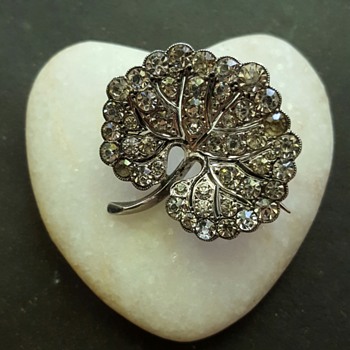 Knoll & Pregizer silver and paste leaf brooch. - Fine Jewelry
