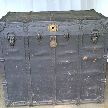 antique trunk - Furniture