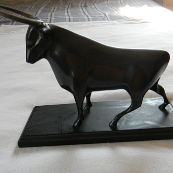 Bronze bull - Animals