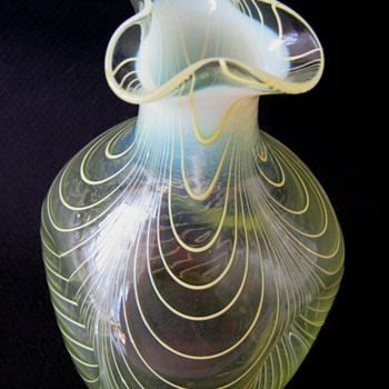 Vaseline glass vase - Art Glass