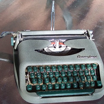 Cherryland Typewriter - Office