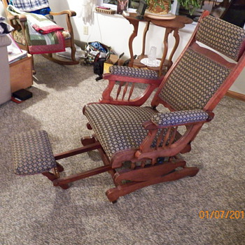 ROCKER/RECLINER WITH LYRE SIDES