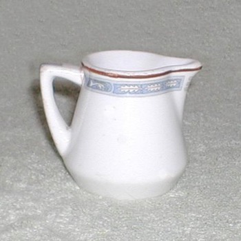Onondaga Syracuse China  FEC RR creamer