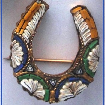 A (Micro) Mosaic Horse Shoe Brooch - Fine Jewelry