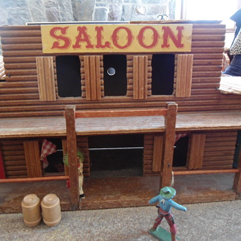 Shoot out at the not so "OK " Saloon - Toys