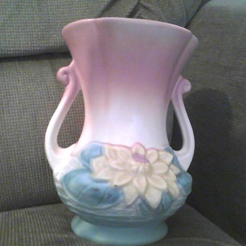 USA Hull Art- Beautiful Vase! - Art Pottery