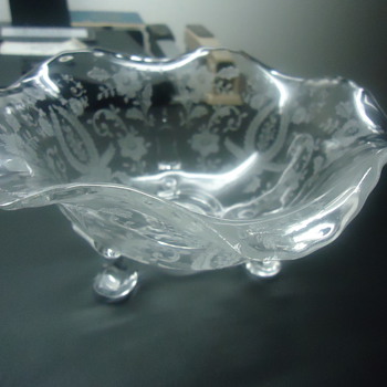  GLASS BOWL WITH ECTHEDING ON IT.