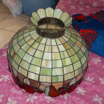 I DONT NOW WHAT STYLE LAMP THIS IN OR ITS VALUE?