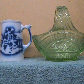 Pottery / glass - Art Glass