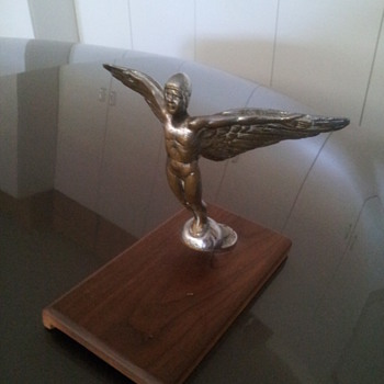 Unknown Hood ornament.