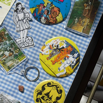 land of oz buttons - Medals Pins and Badges