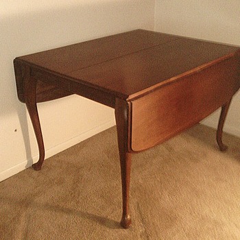 Abernathy Queen Anne Dining Table - Furniture