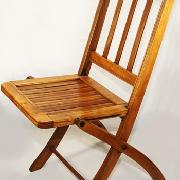 Beautiful Vintage Art Deco Era Folding Wooden/Slatted Chair 