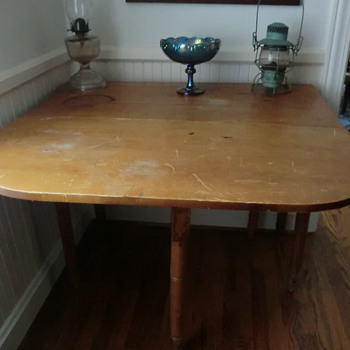 Antique table with droppable sides - Furniture