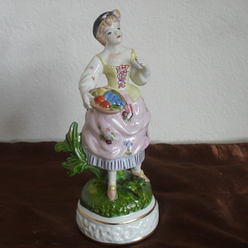 Please help me i.d Porcelain figurine Furstenberg, Frankenthal, Dresden? - Figurines